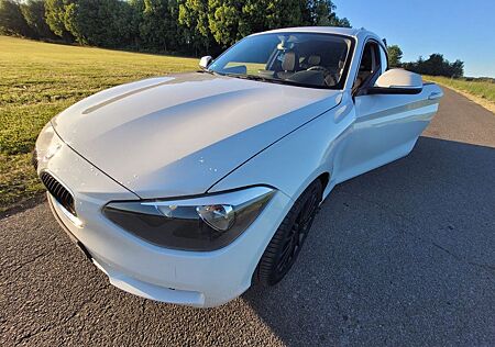 BMW 114i 1er | EZ 2013 | TÜV Neu | Neue Reifen