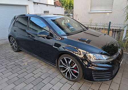 VW Golf Volkswagen 7 GTD DSG DYNAUDIO LEDER AHK eSHD Sport &