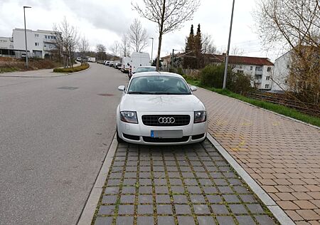 Audi TT Coupe 1.8T 140 kW -