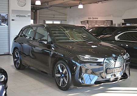 BMW iX 50 xDr Sport PanoSky DrAssistProf H/K Wärmeko