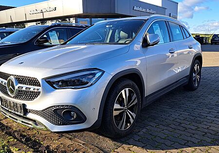 Mercedes-Benz GLA 200 d 4MATIC DCT*Standheizung*LED*NAVI*PDC