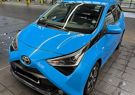 Toyota Aygo (X) Aygo (X) 1,0-l-VVT-i x-play x-play