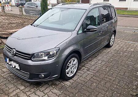VW Touran Volkswagen 2.0 TDI DSG Style Pano AHK