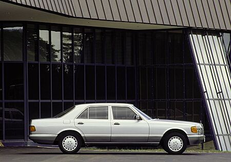 Mercedes-Benz 560 SE mit 300 PS