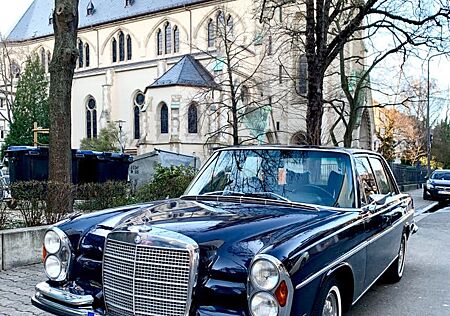 Mercedes-Benz 280 SE (3500ccm - V8)