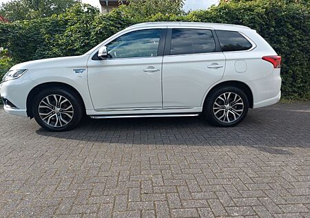 Mitsubishi Outlander 2.0 MIVEC Plus ClearTec 4WD CVT Plus