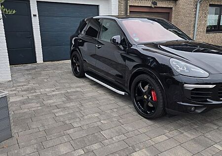 Porsche Cayenne Diesel S , V8