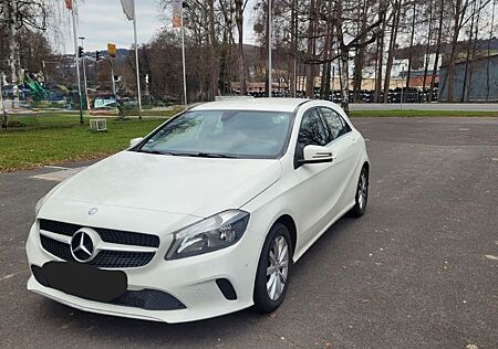 Mercedes-Benz A 180 MERCEDES d / TÜV NEU / AMG PAKET
