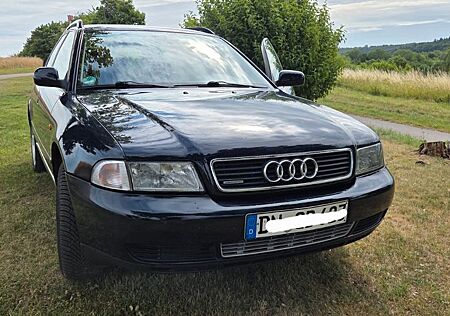 Audi A4 2.4 Avant quattro -