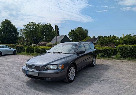 Volvo V70 2.4 LPG Zahnriemen, Inspektion, Top!