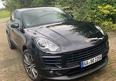 Porsche Macan . 2,0