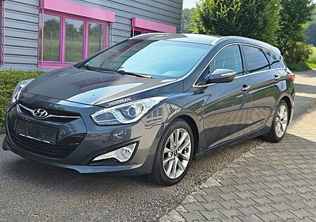Hyundai i40 cw FIFA World Cup Edition Top Austattung!