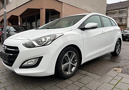 Hyundai i30 cw Trend *Automatik, Navi, Kamera & 1. Hand*