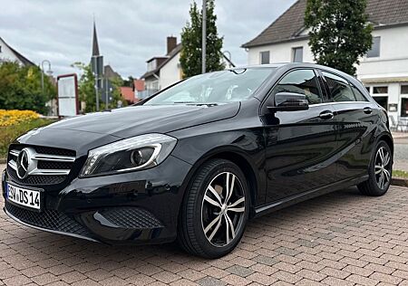 Mercedes-Benz A 200 Urban TÜV NEU 2 Hand Kamera 8 fach Navi