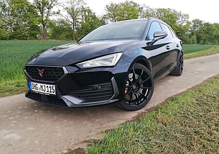 Cupra Leon 2.0 TSI 221kW VZ DSG Sportstourer Pano AHK