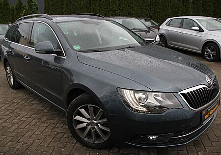 Skoda Superb Combi Ambition, Navi, Sitzhzg, PDC, Xenon