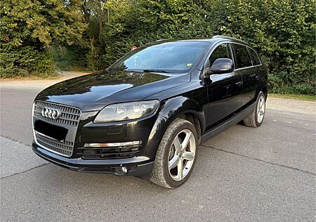 Audi Q7 3.0 TDI quattro S-Line/7 Sitze