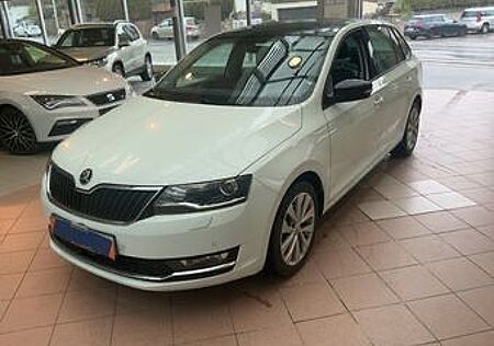 Skoda Rapid Spaceback Xenon+Navi+Sitzhzg+Panoramad.