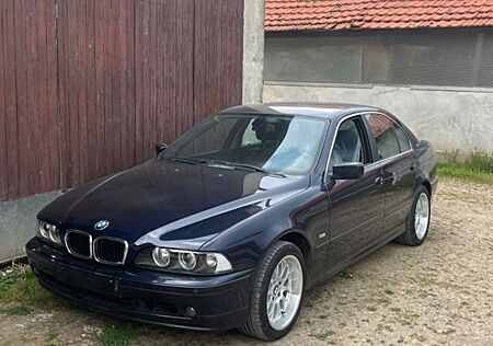 BMW 525i A -