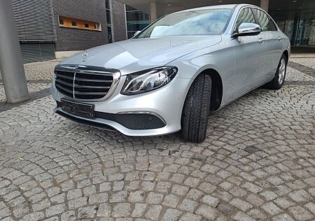 Mercedes-Benz E 250 Exclusive, Business, 26.000km Kamera, LED,