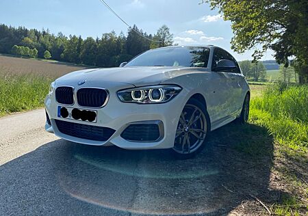 BMW M135i xDrive A - harman kardon