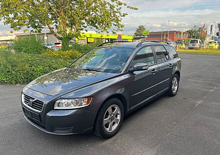 Volvo V50 1.6D Kinetic Navigation* MFL* AHK*PDC*ALU*