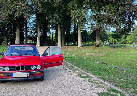 BMW 320i Cabrio /// authentischer Oldtimer