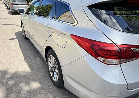 Hyundai i40 1.7 CRDi 85kW blue Premium Premium