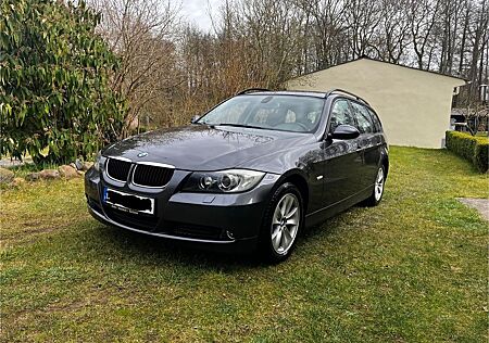 BMW 318i Touring /Tempomat /PDC/NAVI/XENON