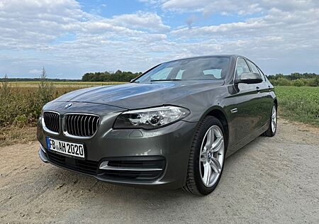 BMW 530d xDrive Scheckheft