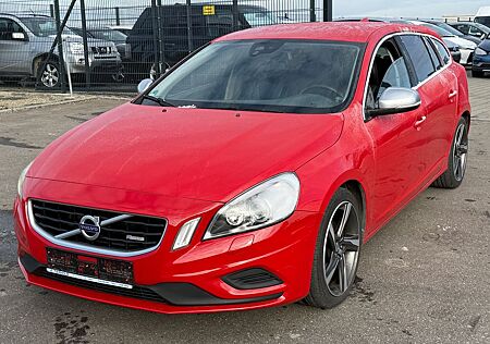 Volvo V60 Kombi R-Design 1.6T/EURO5/LEDER/NAVI/XENON/