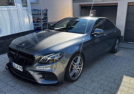 Mercedes-Benz E 400 4MATIC AMG Line Autom. AMG Line