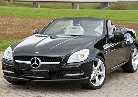 Mercedes-Benz SLK 200 BlueEFFICIENCY -