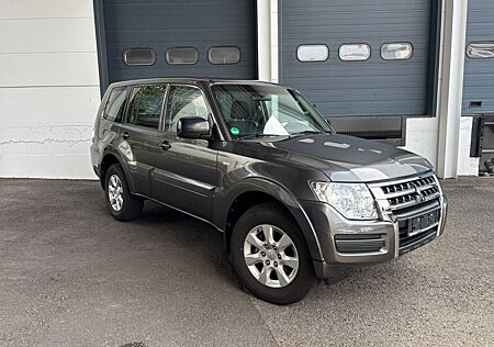 Mitsubishi Pajero 3,2 DI-D 4WD Automatik/45.000km/1.Hand