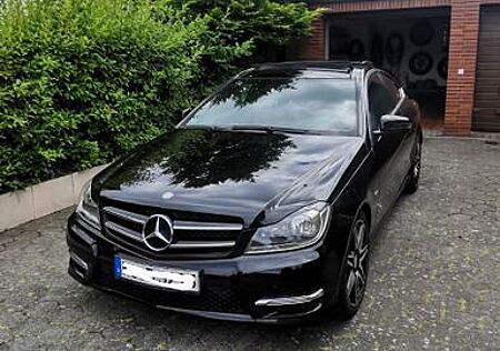 Mercedes-Benz C 250 Sport Coupé Autom. AMG Sport