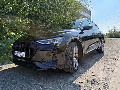 Audi e-tron 55 quattro S line  Voll Ausstattung,