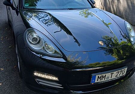 Porsche Panamera 4 -
