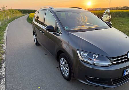 VW Sharan Volkswagen 1.4 TSI DSG Aut. AHK 7-Sitzer!Park Pilot!