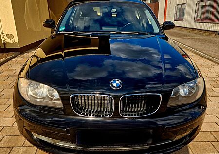 BMW 118i *STEUERKETTE NEU*NAVI*VOLL-S-HEFT*
