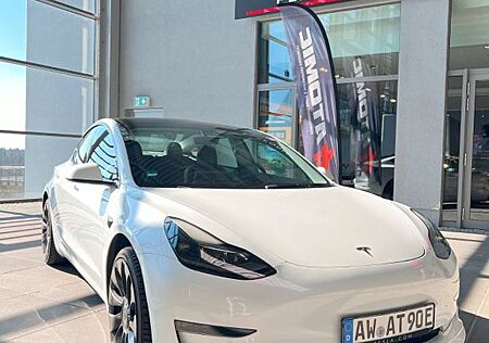 Tesla Model 3 Allradantrieb mit Dualmotor Performa...