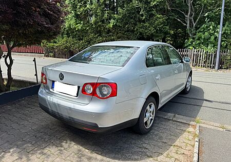 VW Jetta Volkswagen 1.6 FSI Comfortline Tüv Neu