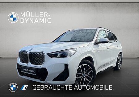 BMW iX1 eDrive20 M SPORT LED AHK RÜCKFAHR KOMFORTZUG
