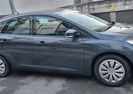 Ford Focus 1,6 Ti-VCT 92kW PowerShift SYNC Editio...