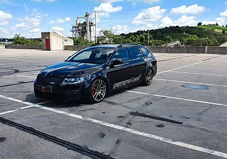 Skoda Octavia 2.0 TDI DSG RS Combi Challenge