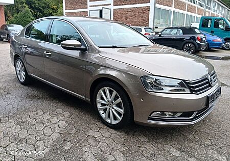 VW Passat Volkswagen Limousine Highline 4 Seasons 1. Hand