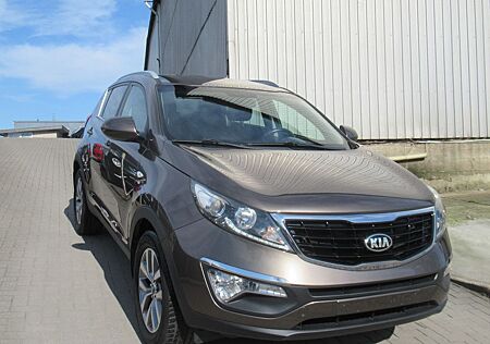 Kia Sportage Attract 2WD- Tempomat-SHZ-Alu-1.Hand