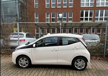 Toyota Aygo (X) Aygo (X) 1,0-l-VVT-i x-play touch x-shift x-...