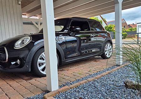 Mini Cooper schwarz gepflegt, 8 fach Alu bereift