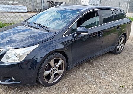 Toyota Avensis 2,0 D-4D NAVI Eur5 KAMERA Klimaautomatik