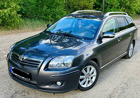 Toyota Avensis Kombi, AHK, TÜV 05/27